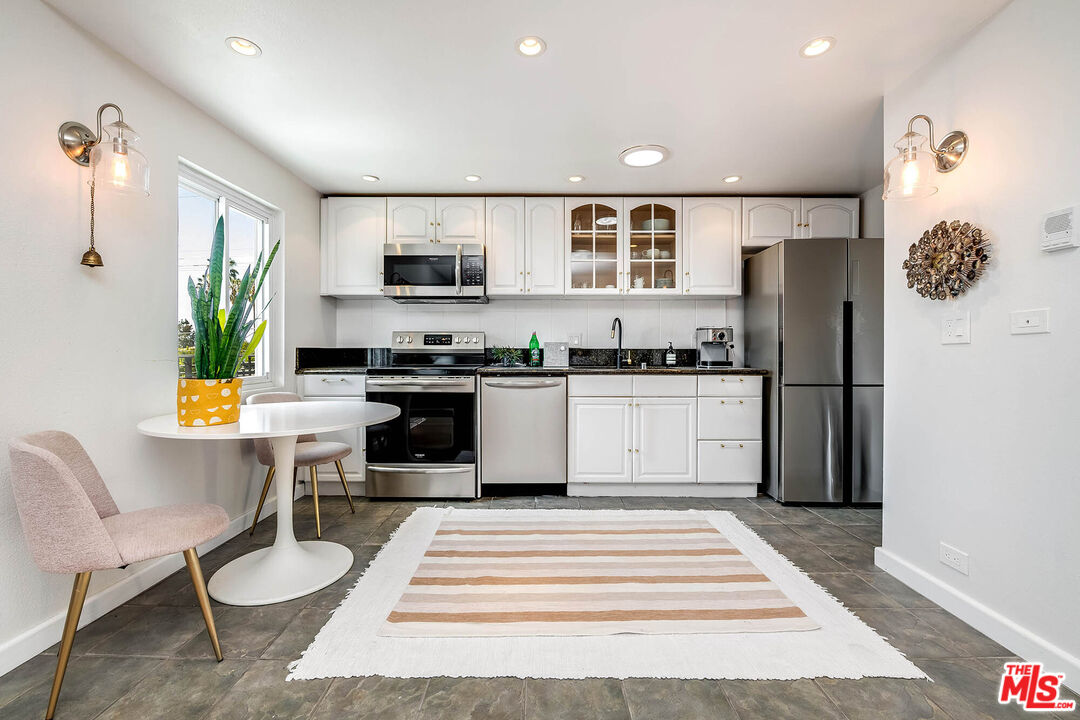 445 Washington Blvd Unit: 10