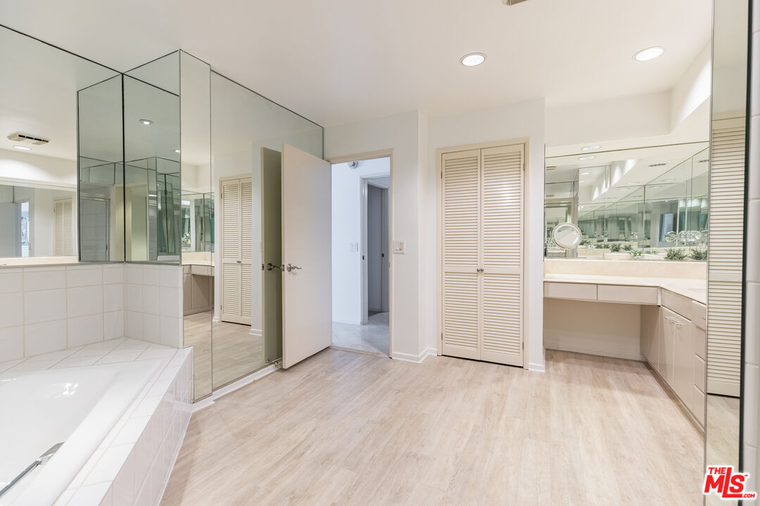 121 S Palm Dr Unit: 401
