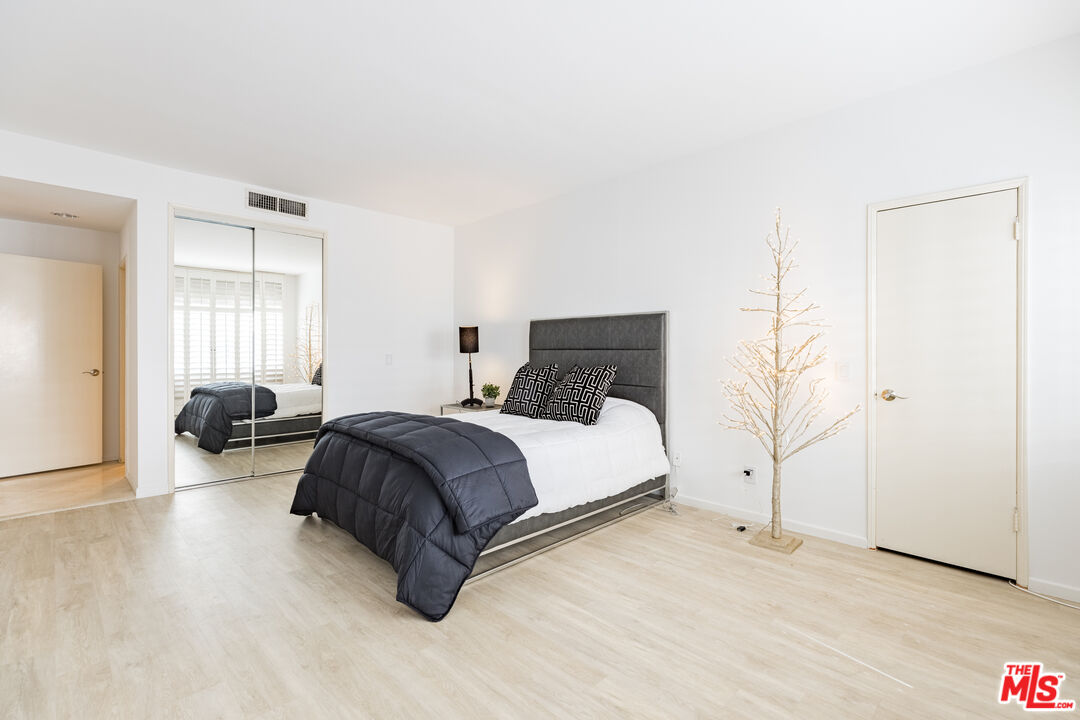 121 S Palm Dr Unit: 401