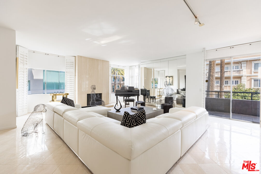 121 S Palm Dr Unit: 401