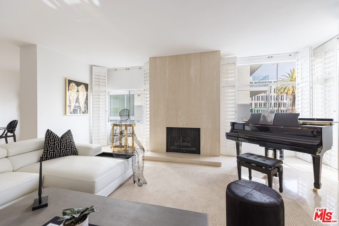 121 S Palm Dr Unit: 401