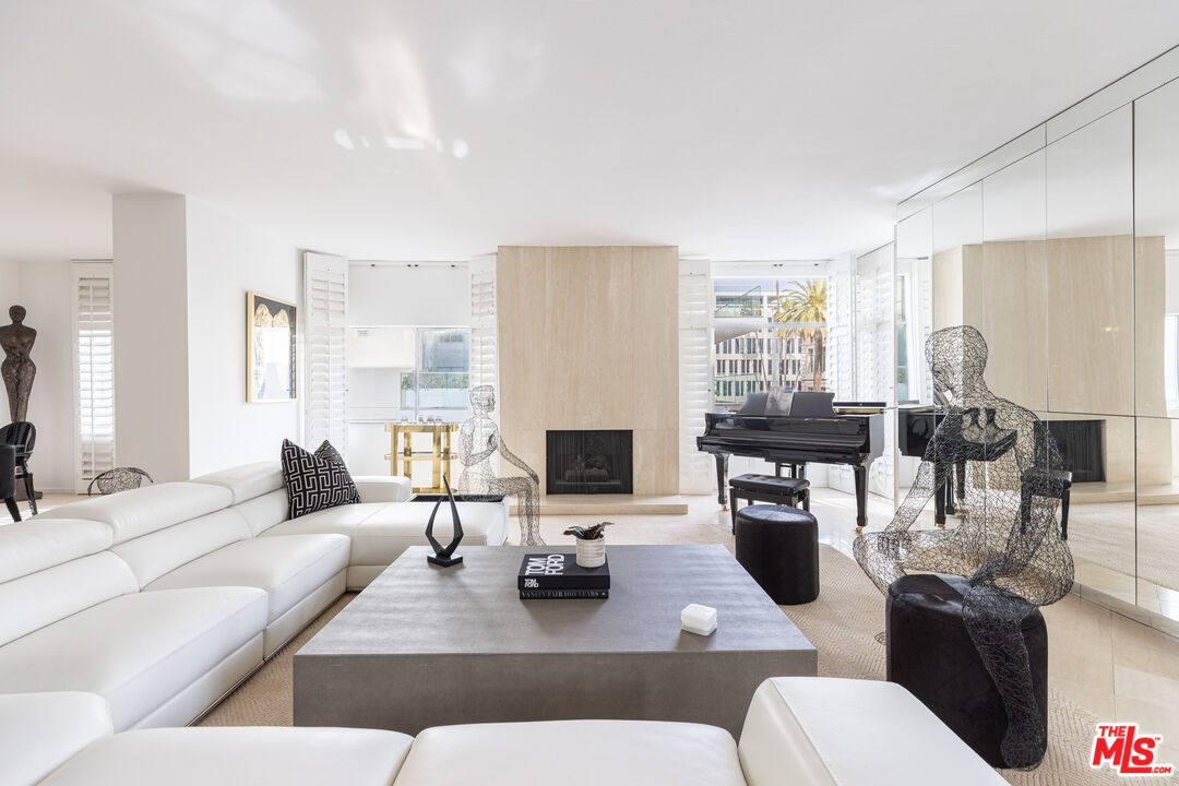 121 S Palm Dr Unit: 401