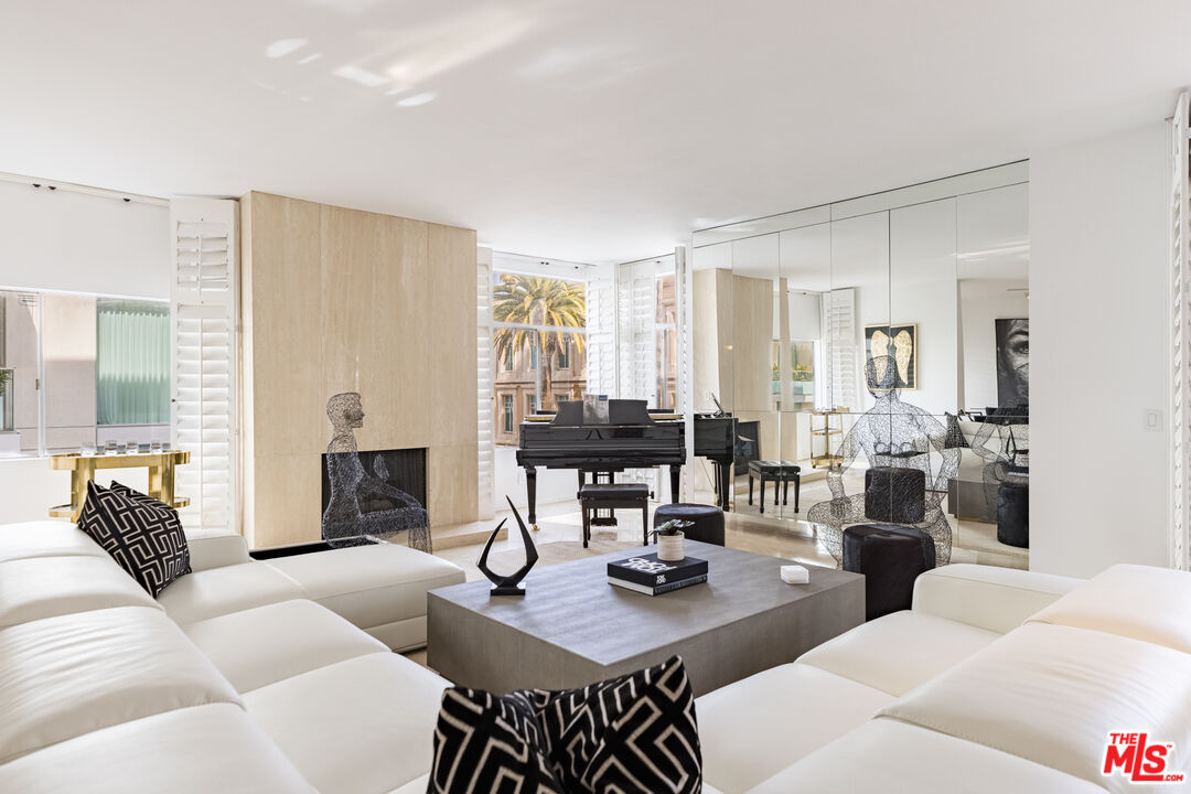 121 S Palm Dr Unit: 401