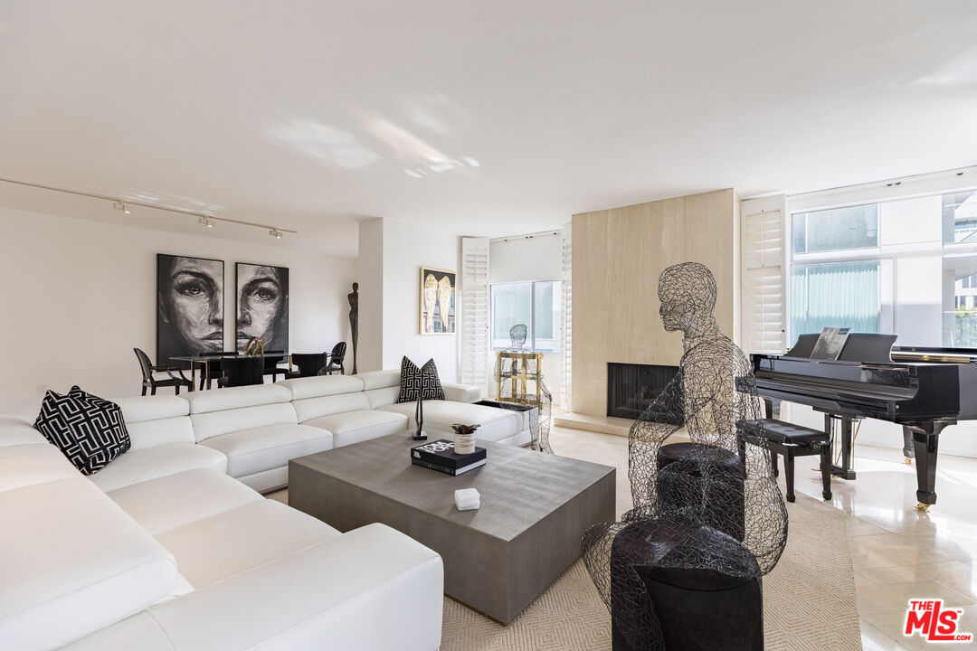 121 S Palm Dr Unit: 401