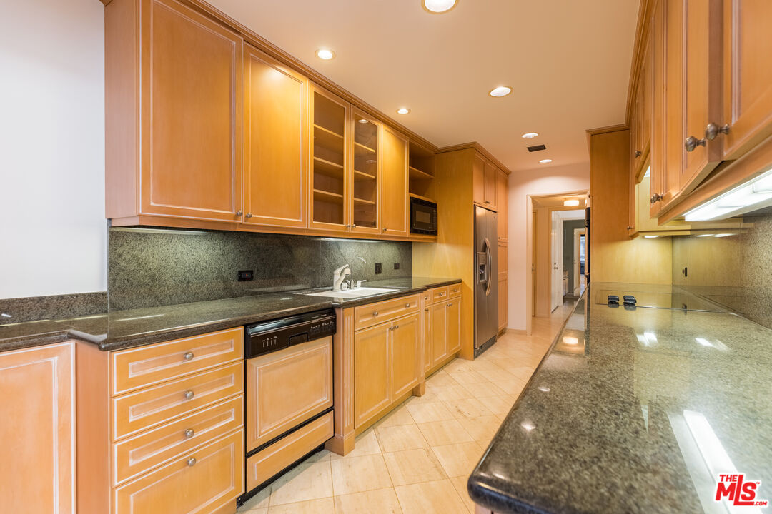 121 S Palm Dr Unit: 401
