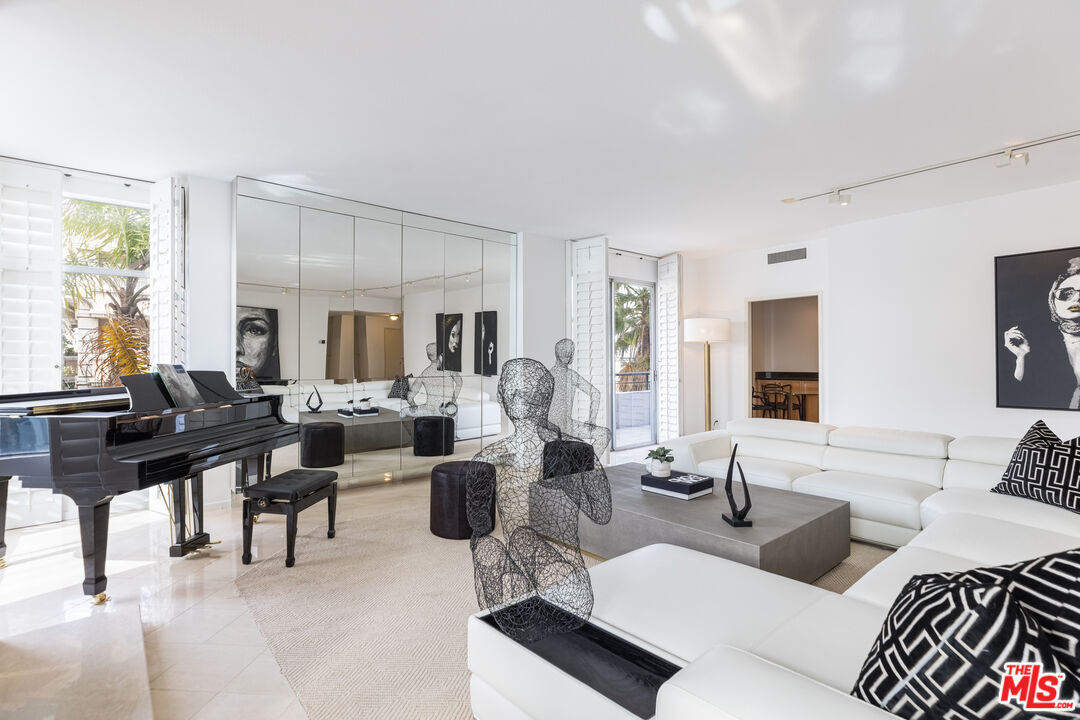 121 S Palm Dr Unit: 401