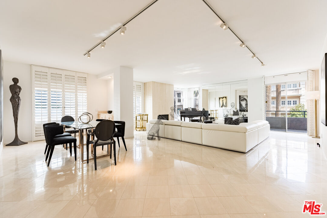 121 S Palm Dr Unit: 401