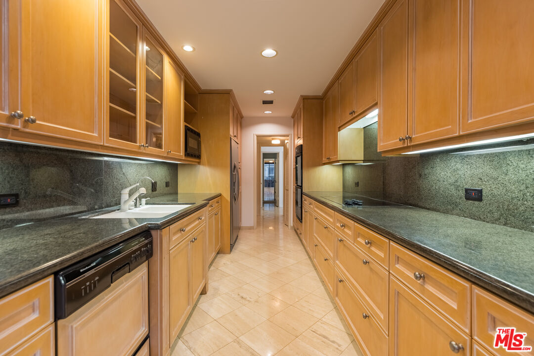121 S Palm Dr Unit: 401