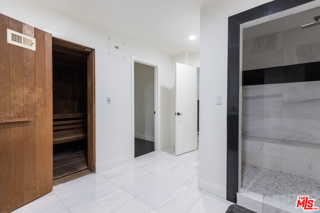 121 S Palm Dr Unit: 401