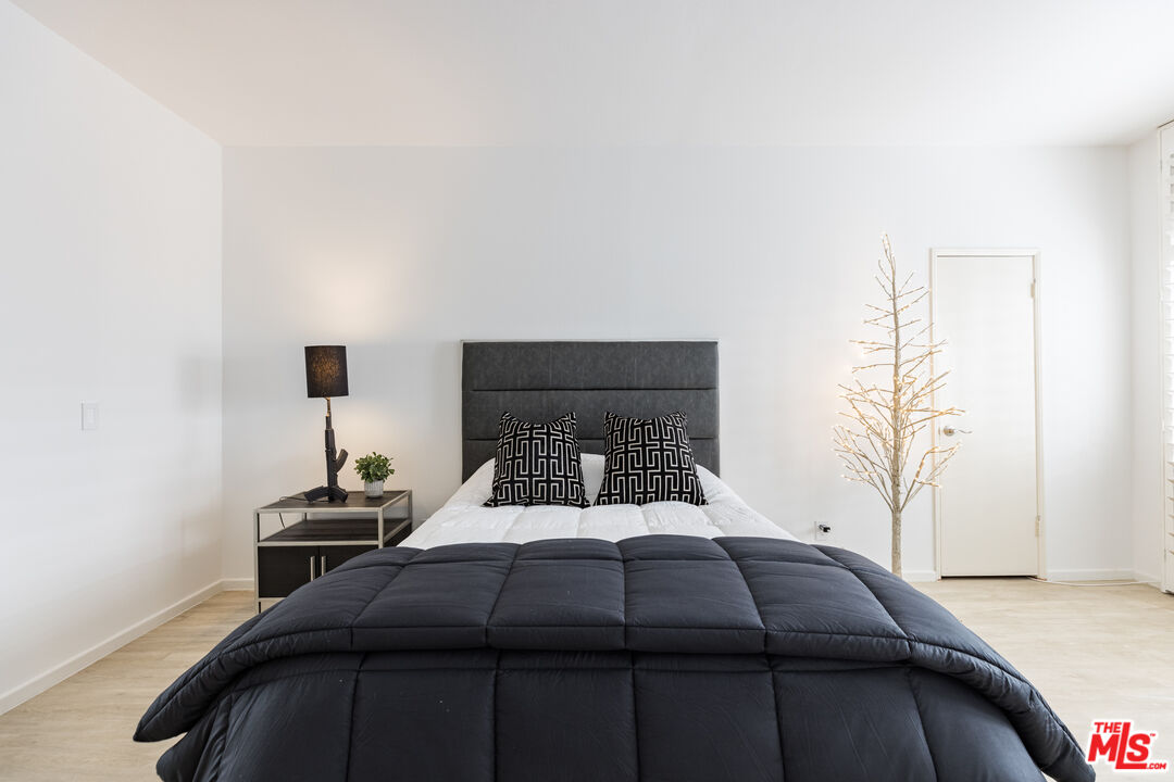 121 S Palm Dr Unit: 401