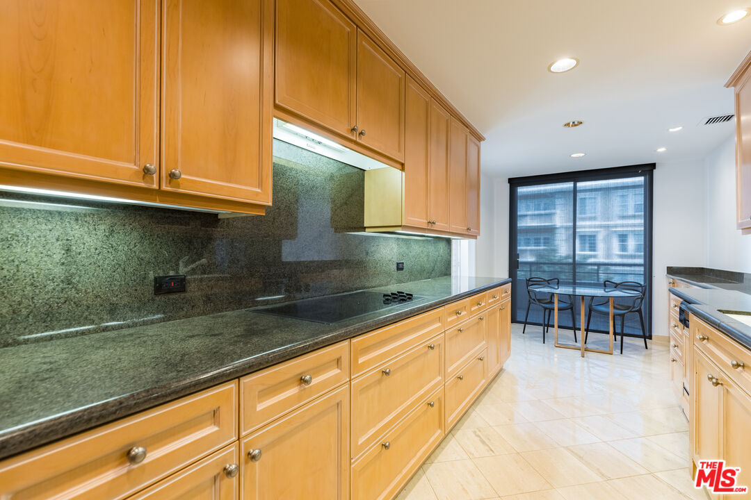 121 S Palm Dr Unit: 401