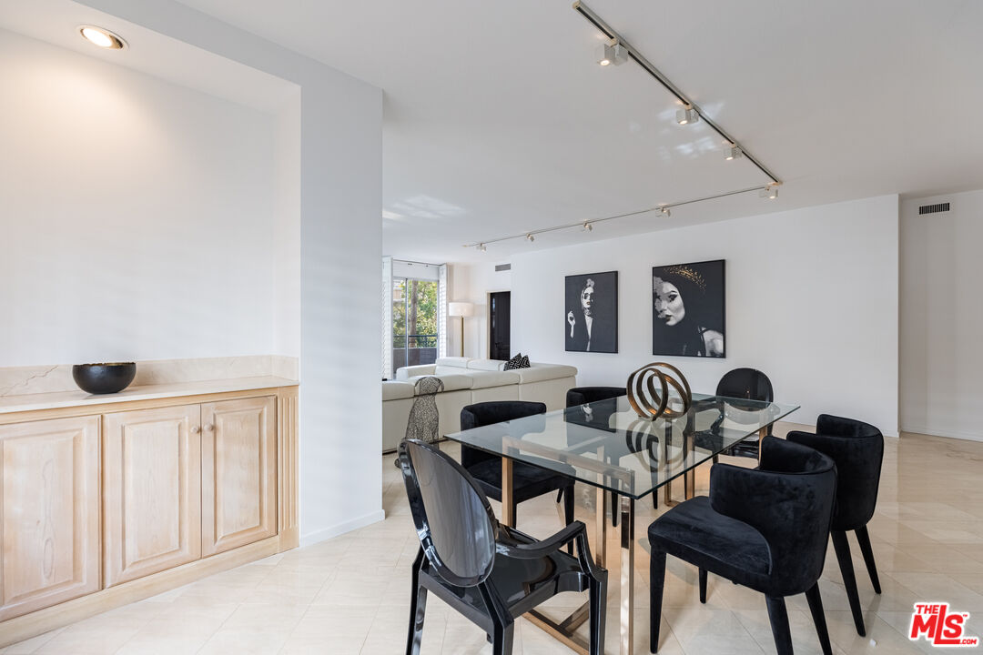 121 S Palm Dr Unit: 401