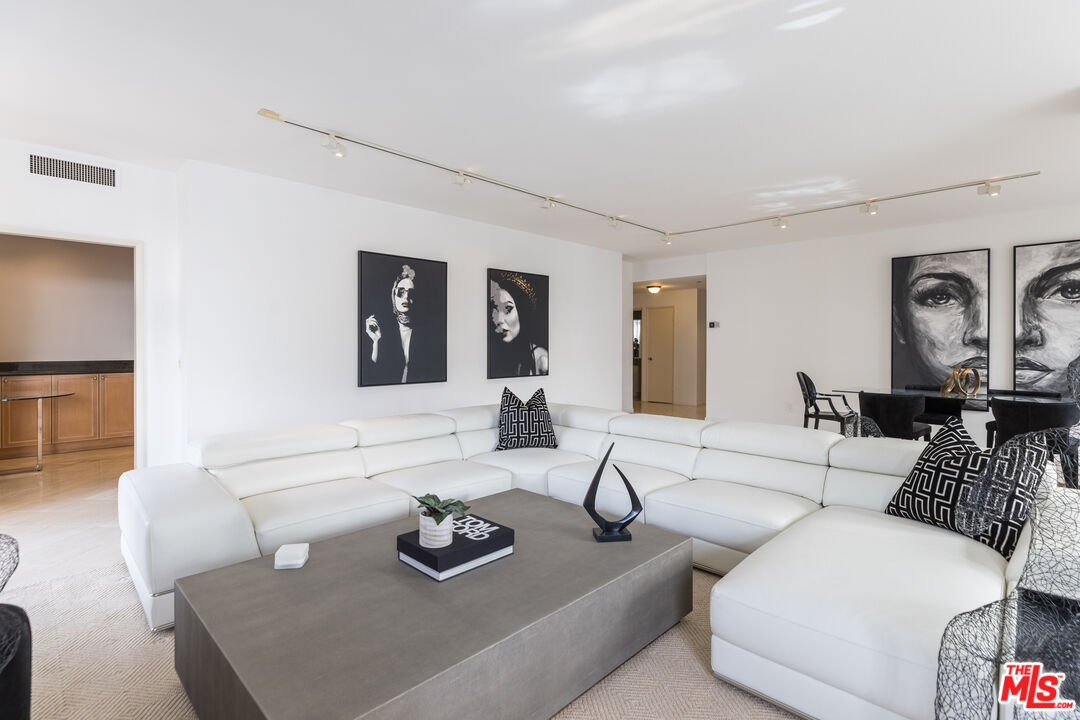 121 S Palm Dr Unit: 401
