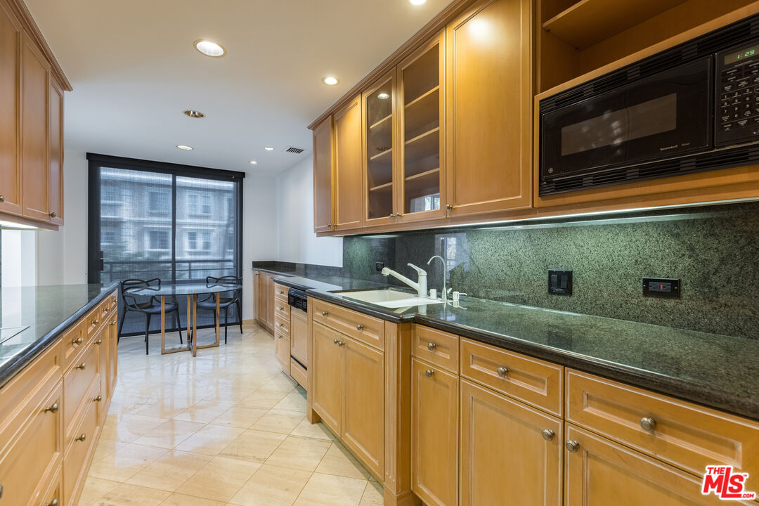 121 S Palm Dr Unit: 401