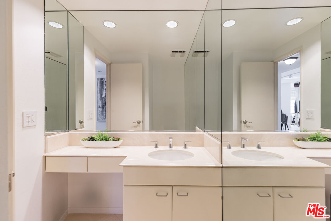 121 S Palm Dr Unit: 401