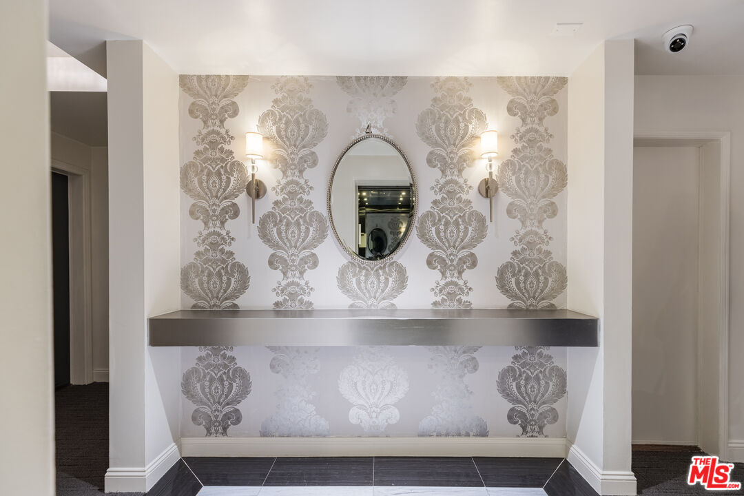 121 S Palm Dr Unit: 401
