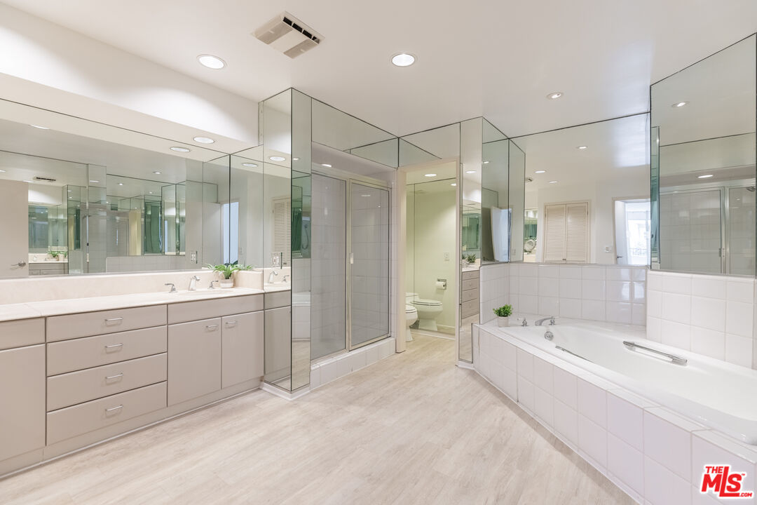 121 S Palm Dr Unit: 401
