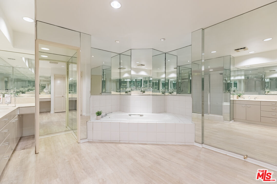 121 S Palm Dr Unit: 401