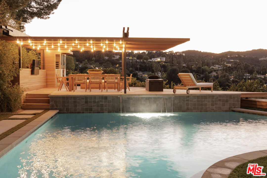 3565 Crownridge Dr