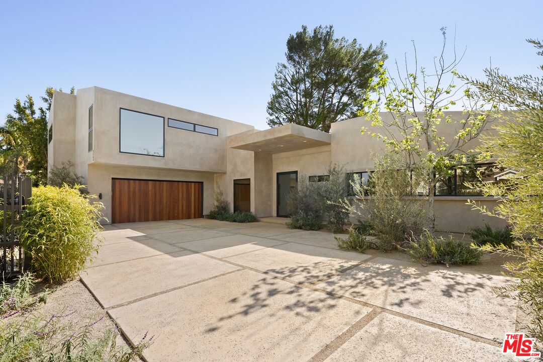3565 Crownridge Dr