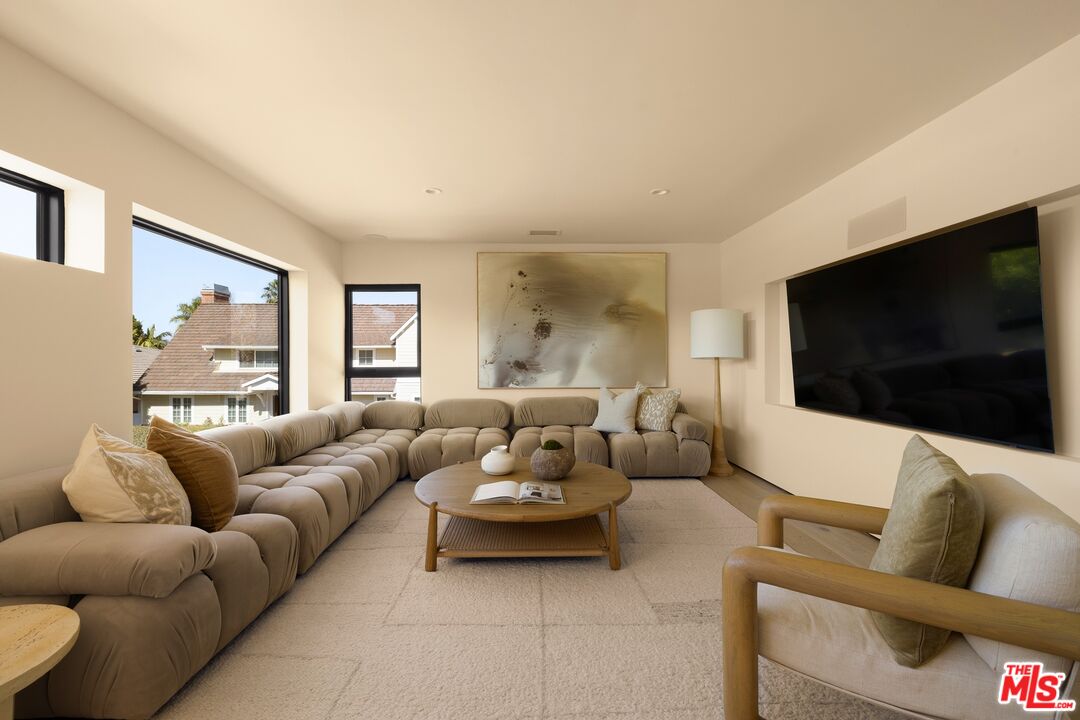 3565 Crownridge Dr