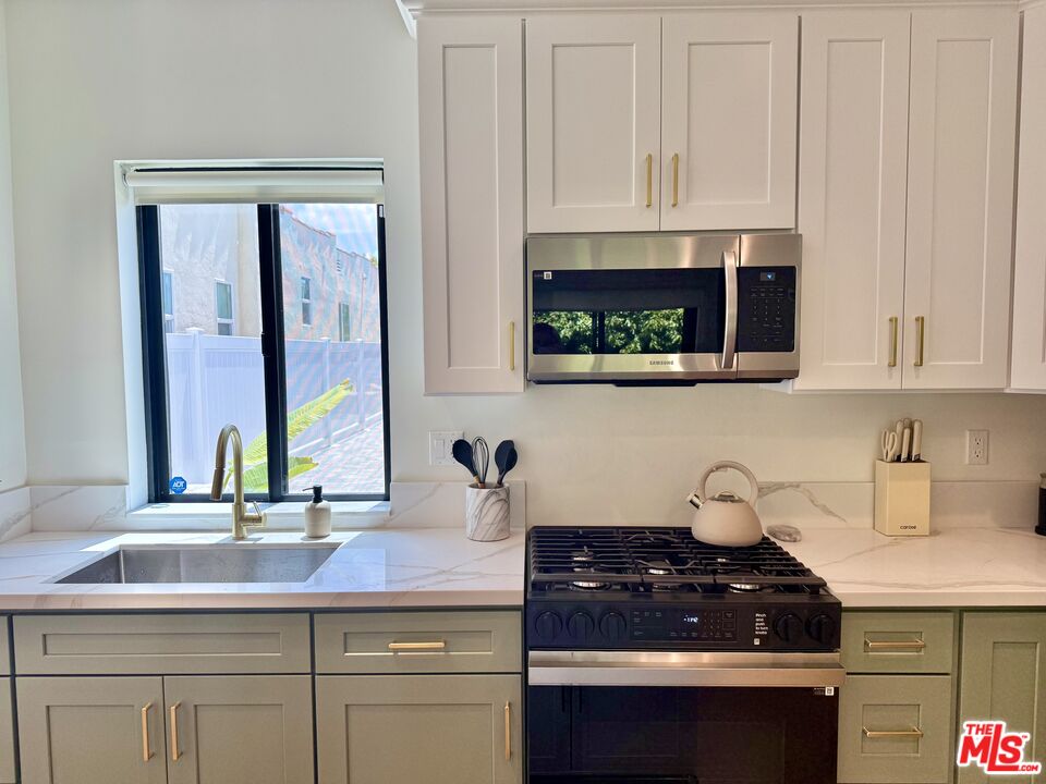 2911 S Rimpau Blvd Unit: 2909