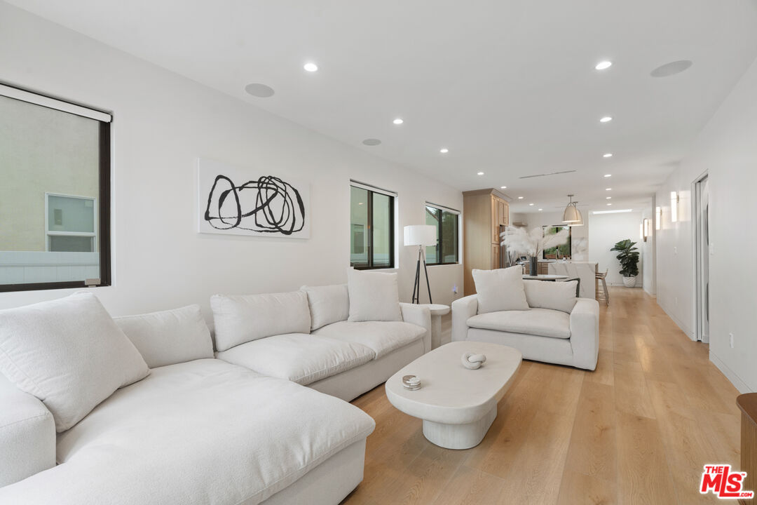 2911 S Rimpau Blvd Unit: 2909