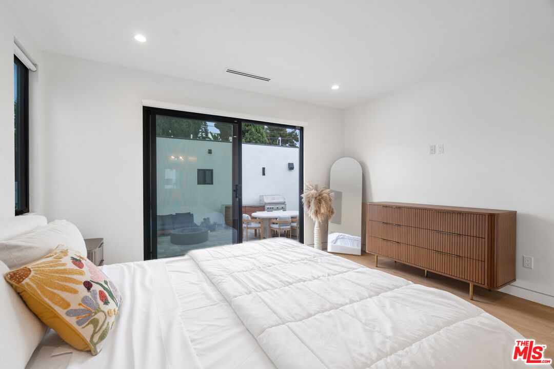 2911 S Rimpau Blvd Unit: 2909