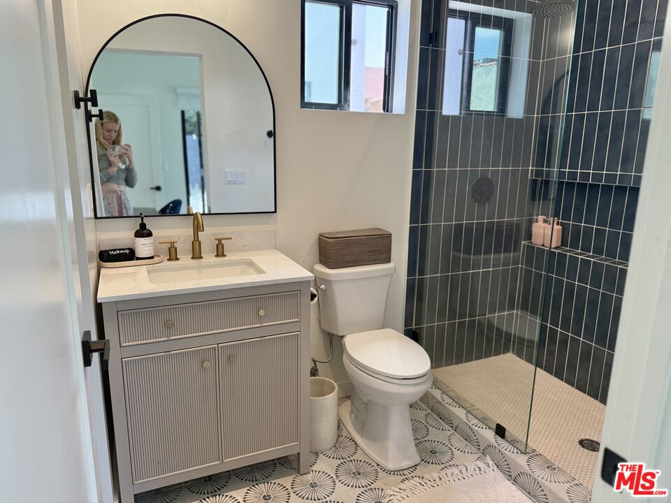 2911 S Rimpau Blvd Unit: 2909