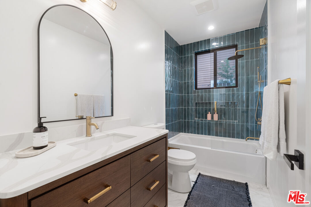 2911 S Rimpau Blvd Unit: 2909