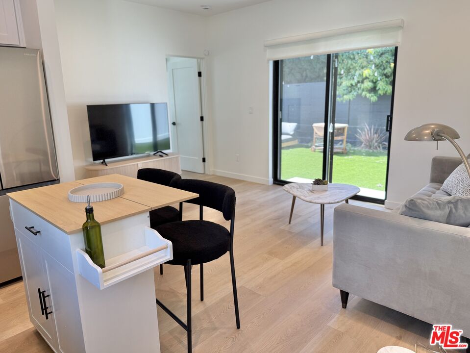 2911 S Rimpau Blvd Unit: 2909