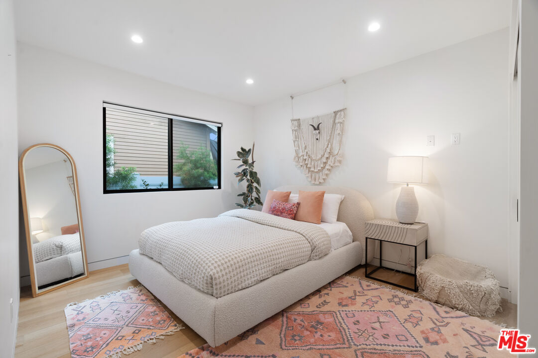 2911 S Rimpau Blvd Unit: 2909