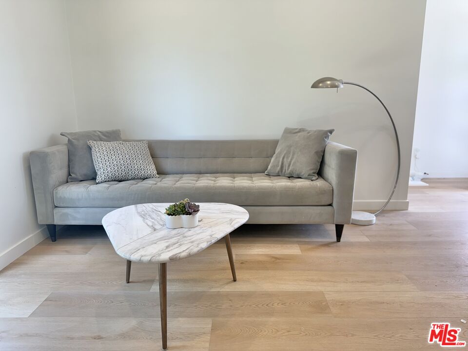 2911 S Rimpau Blvd Unit: 2909