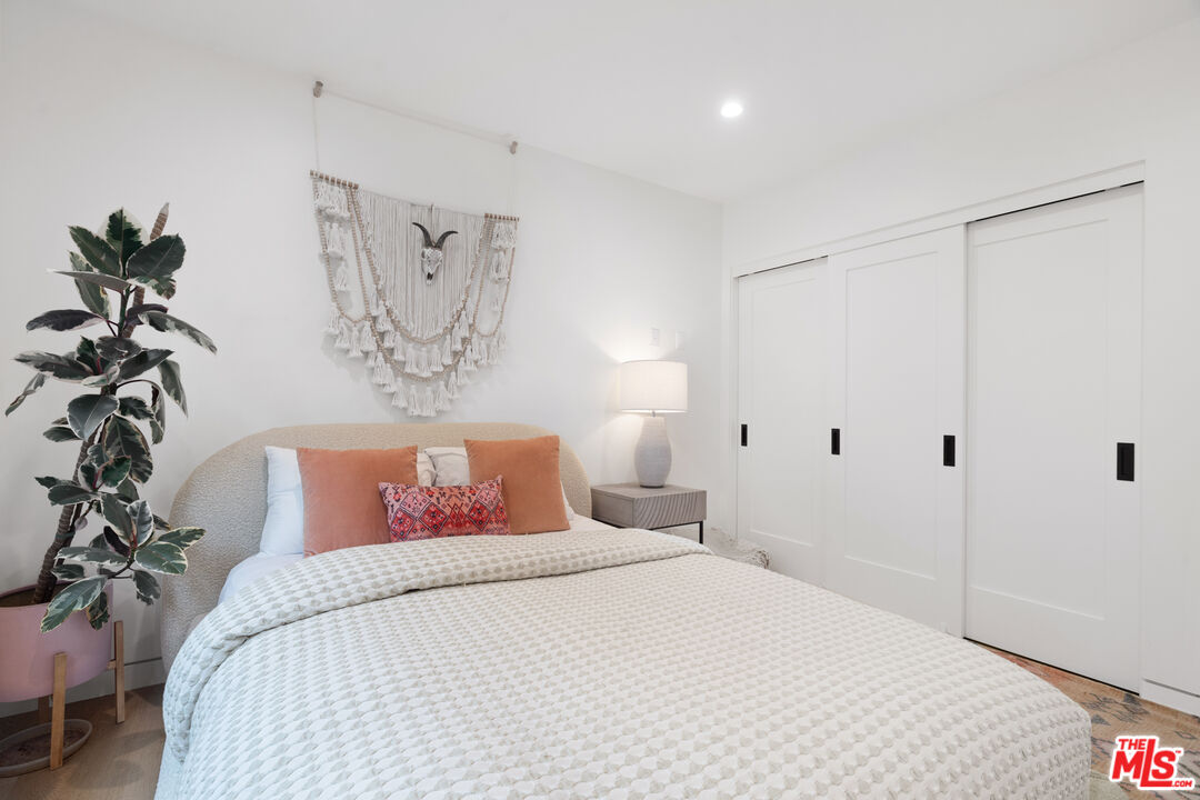 2911 S Rimpau Blvd Unit: 2909