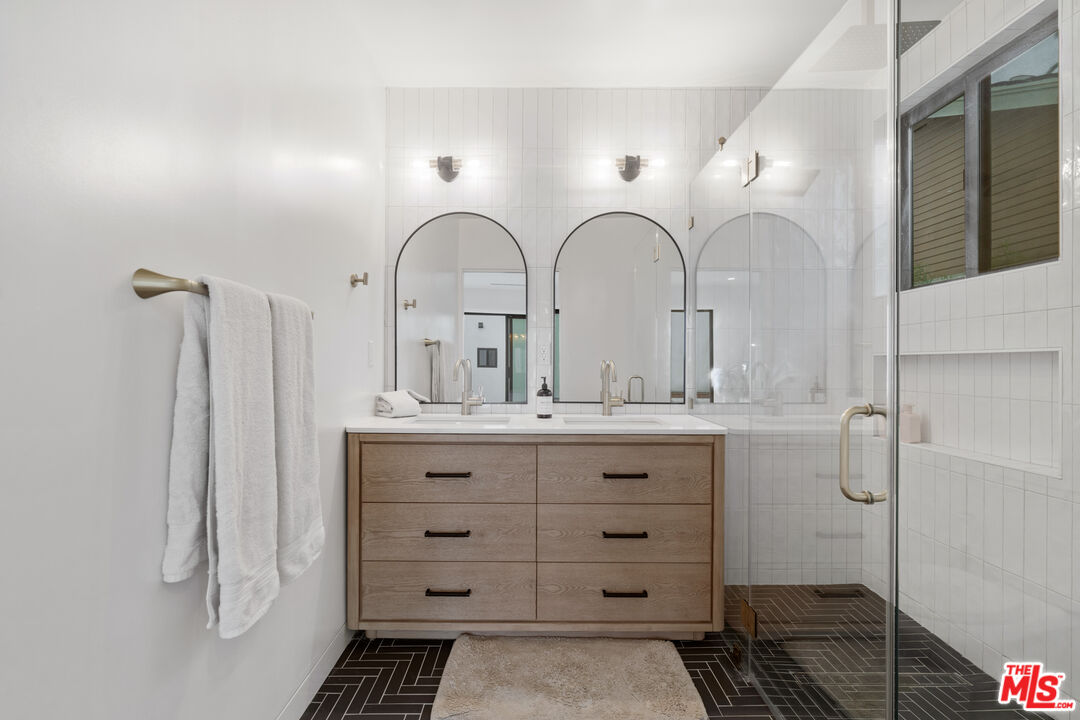 2911 S Rimpau Blvd Unit: 2909