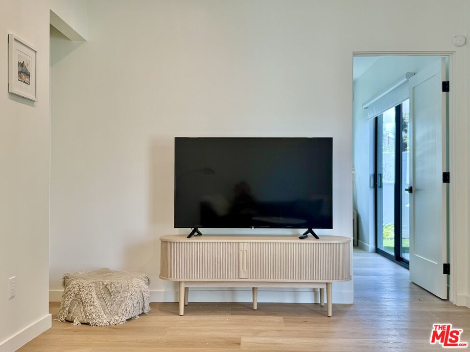 2911 S Rimpau Blvd Unit: 2909