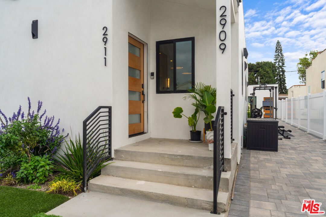 2911 S Rimpau Blvd Unit: 2909