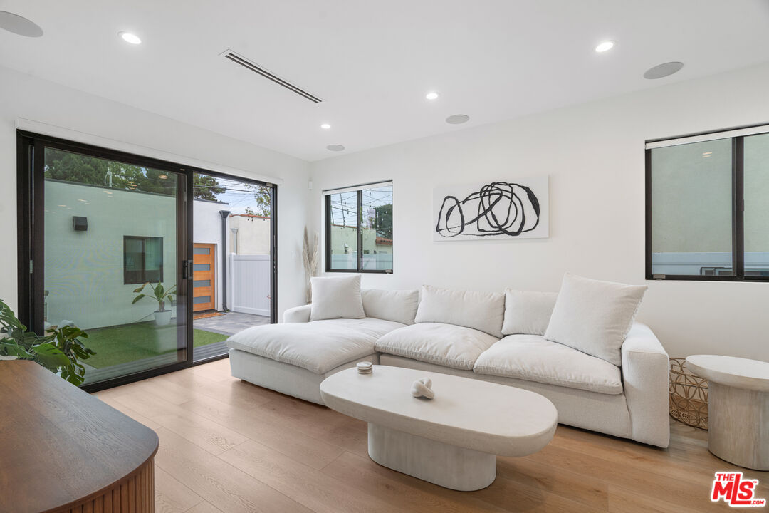 2911 S Rimpau Blvd Unit: 2909