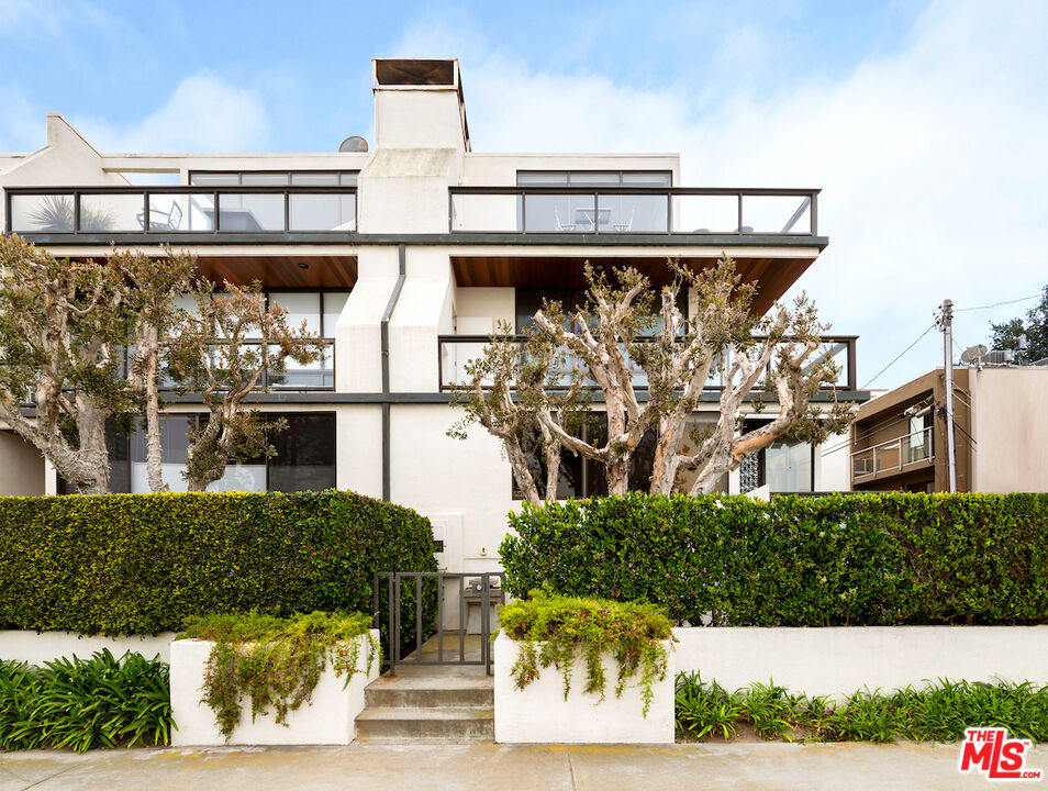 6209 Pacific Ave Unit: 104