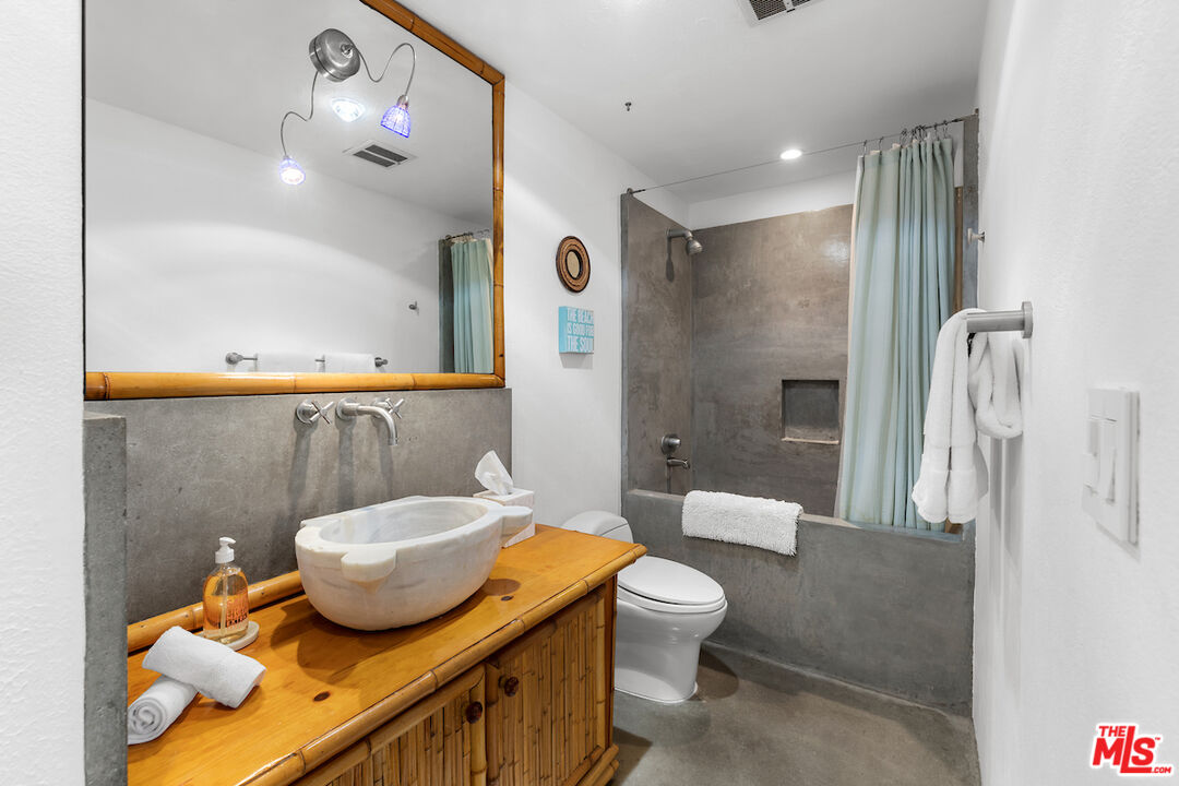 6209 Pacific Ave Unit: 104