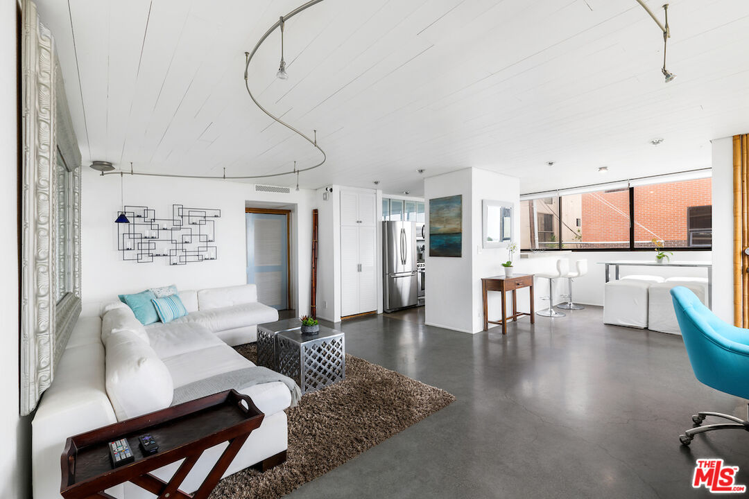 6209 Pacific Ave Unit: 104