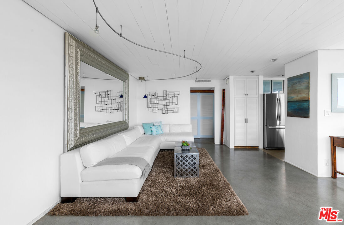 6209 Pacific Ave Unit: 104