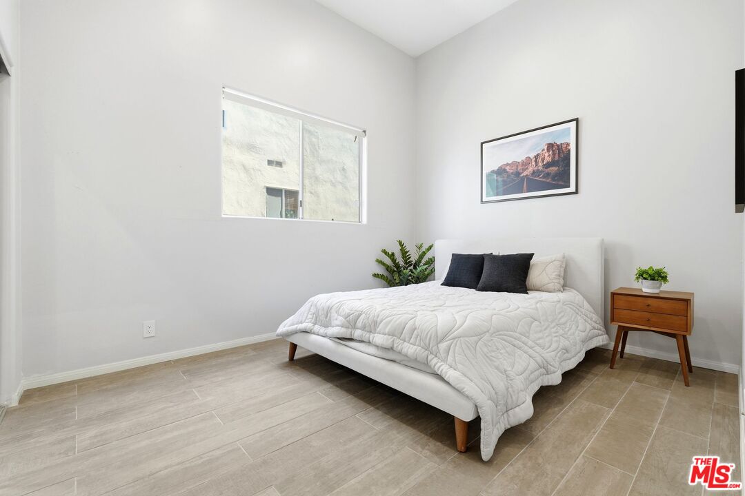 1842 Greenfield Ave Unit: 102