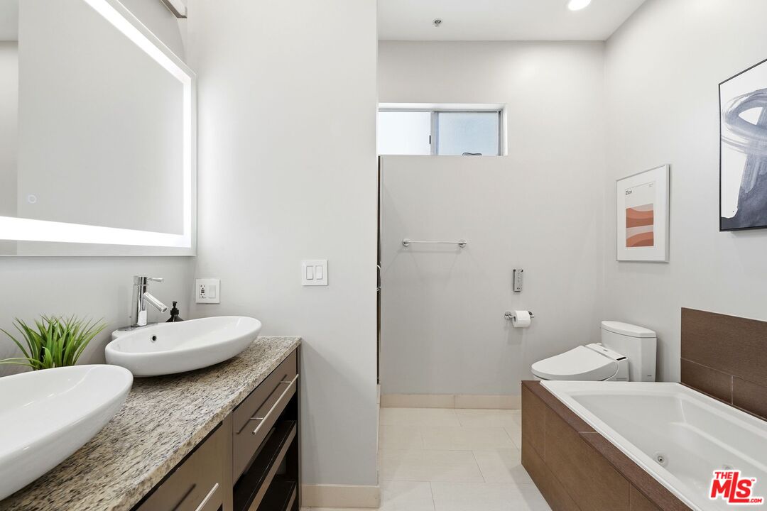 1842 Greenfield Ave Unit: 102