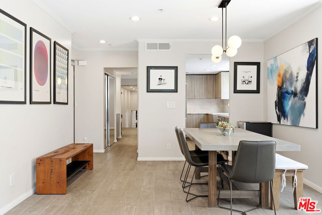 1842 Greenfield Ave Unit: 102