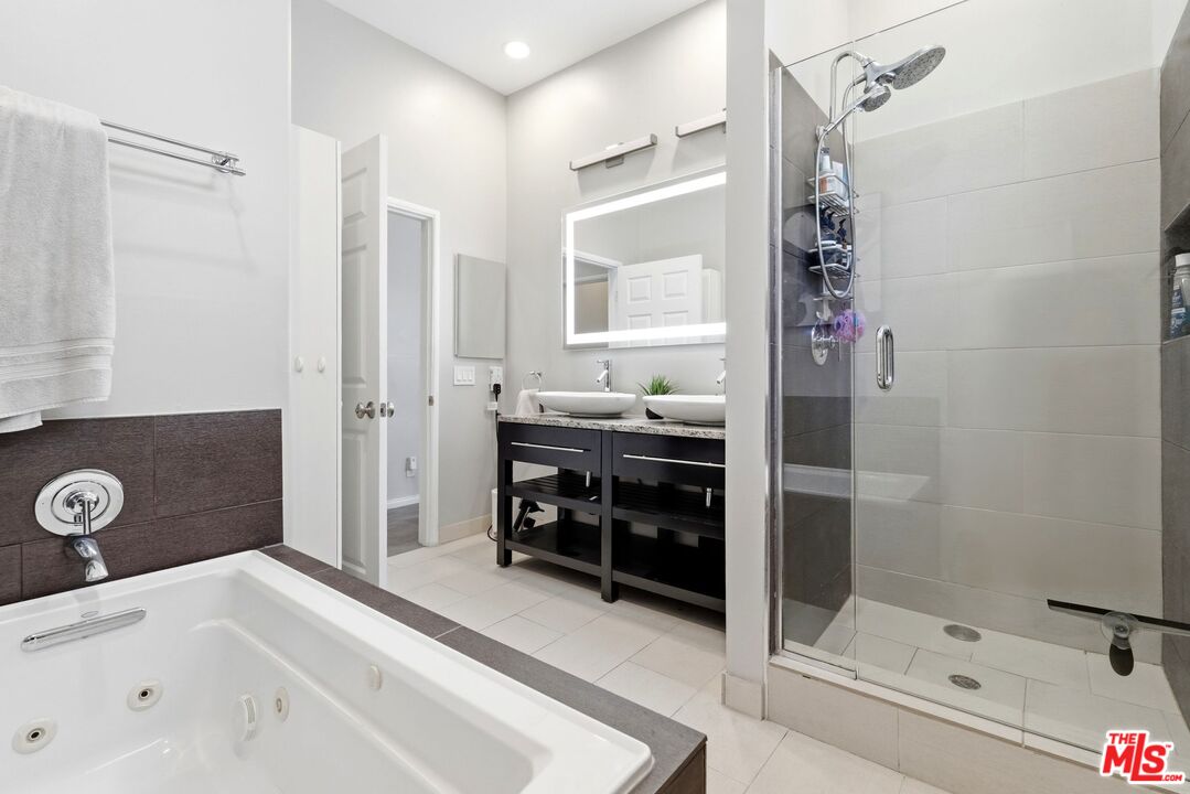 1842 Greenfield Ave Unit: 102