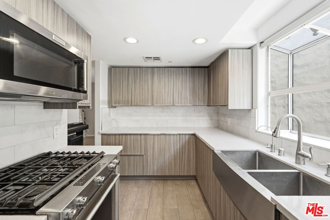 1842 Greenfield Ave Unit: 102