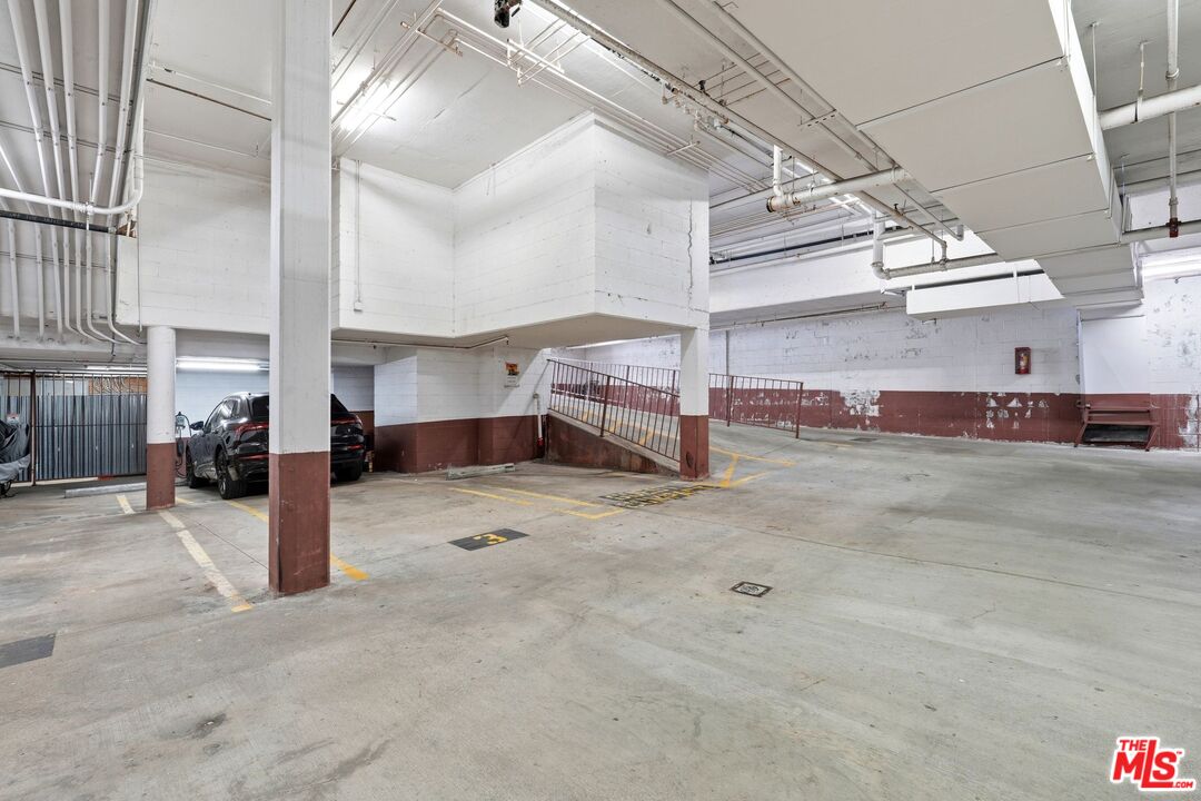 1842 Greenfield Ave Unit: 102