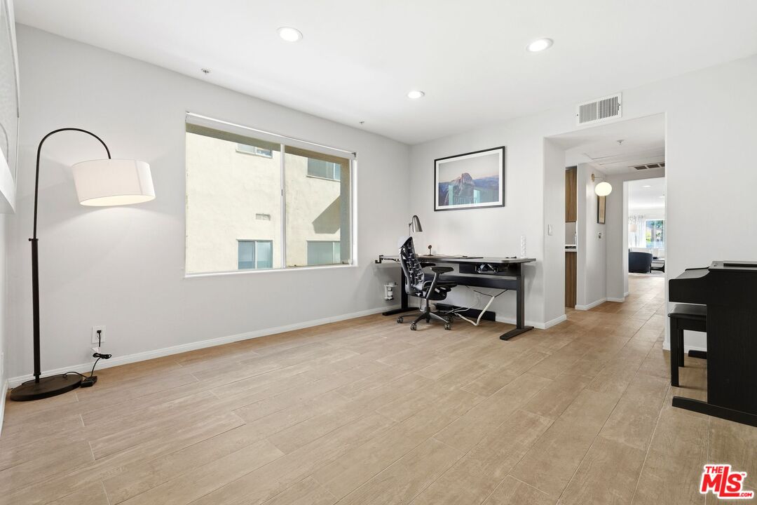 1842 Greenfield Ave Unit: 102