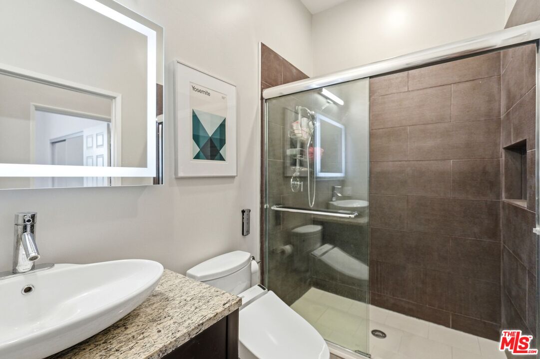 1842 Greenfield Ave Unit: 102